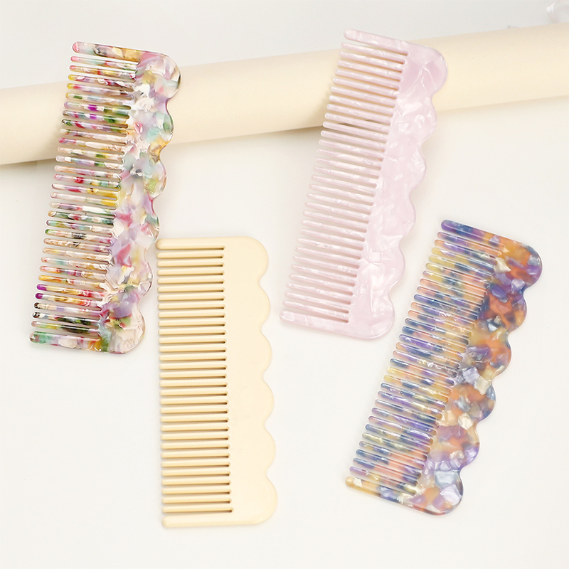 Wave Handle Acetate Comb