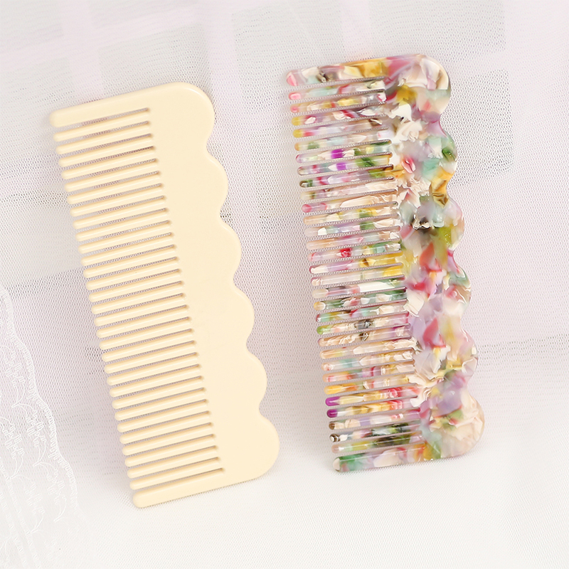 Wave Handle Acetate Comb