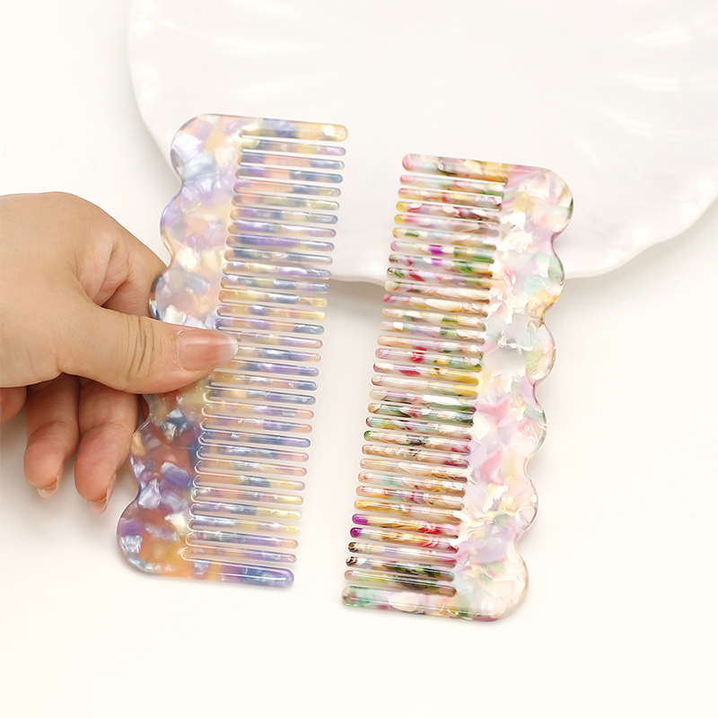 Wave Handle Acetate Comb