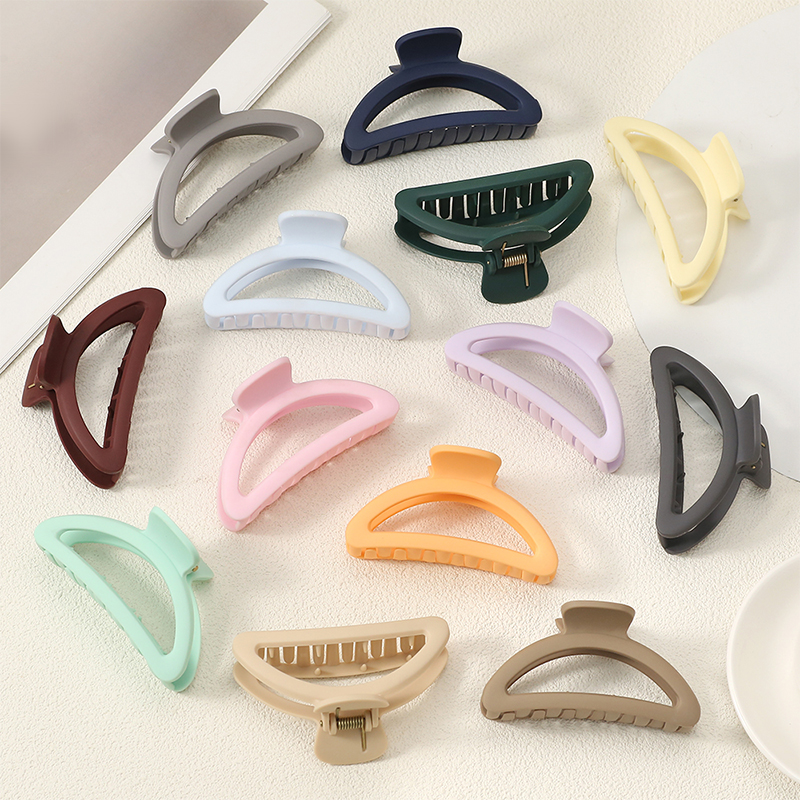 Semicircular Hollow Injected Plastic Hair Claw Clip