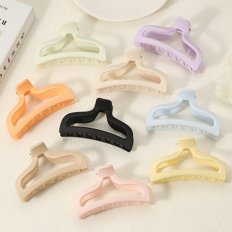 Fishtail Injected Plastic Hair Claw Clip