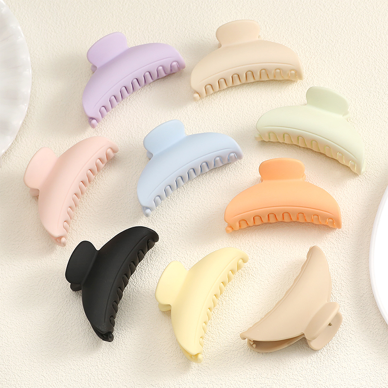 Scalloped Injected Plastic Hair Claw Clip