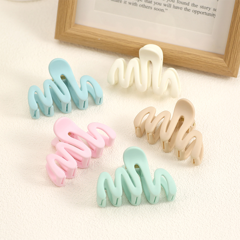 Curve Frosting Injected Plastic Hair Claw Clip