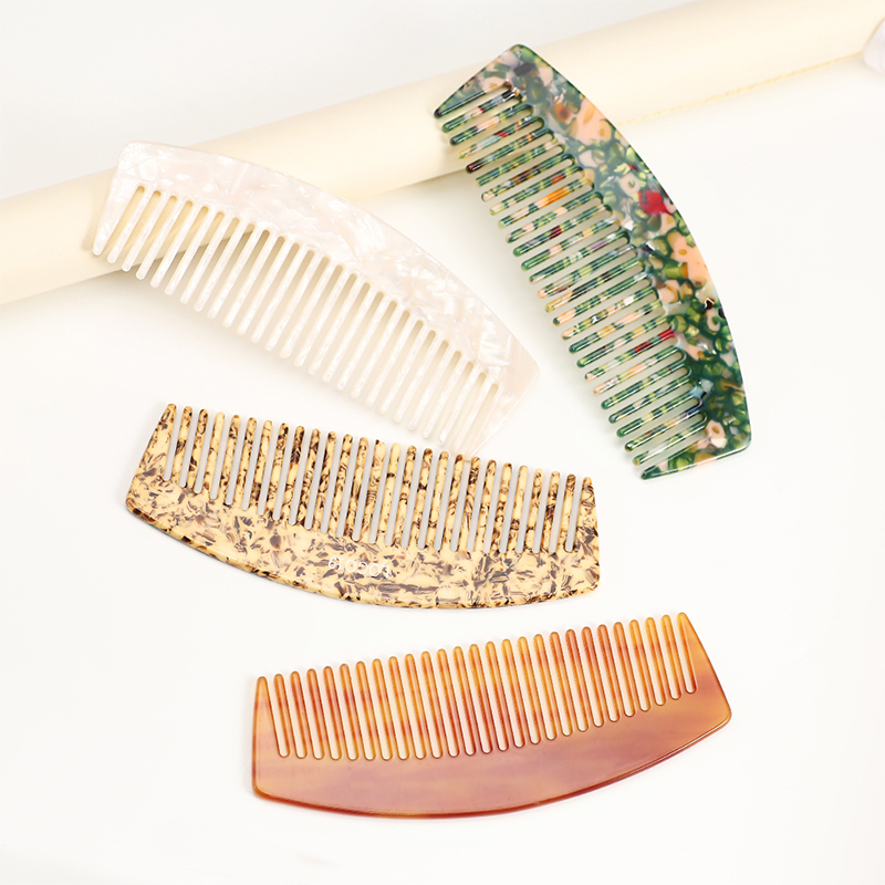 Symmetrical And Simple Acetate Comb