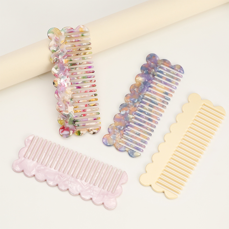 Plum Blossom Wavy Acetate Comb