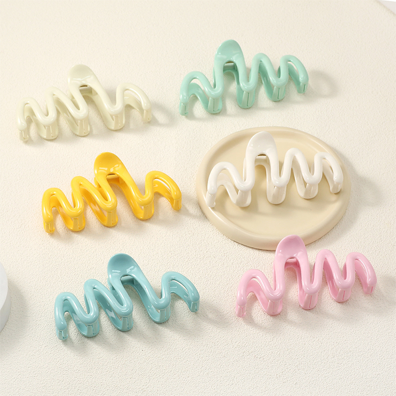 Curve Injected Plastic Hair Claw Clip