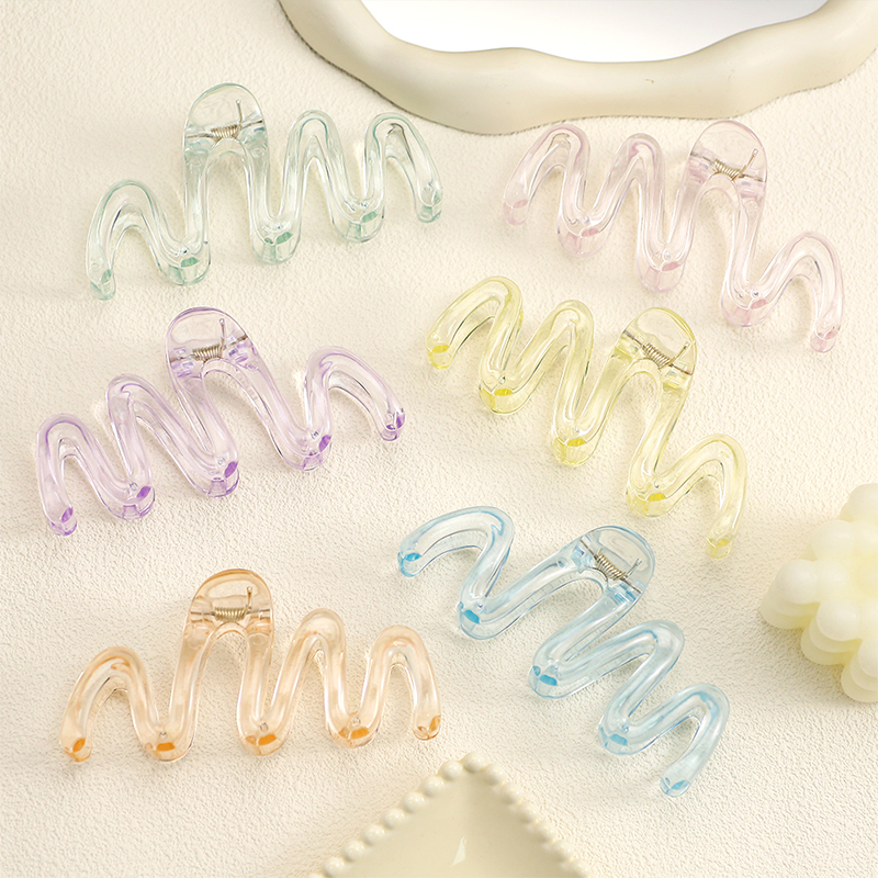 Curve Injected Plastic Hair Claw Clip