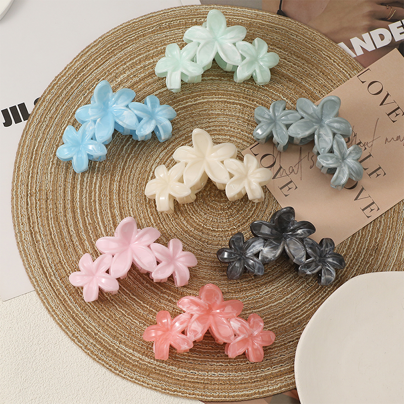 Three Flowers Injected Plastic Hair Claw Clip