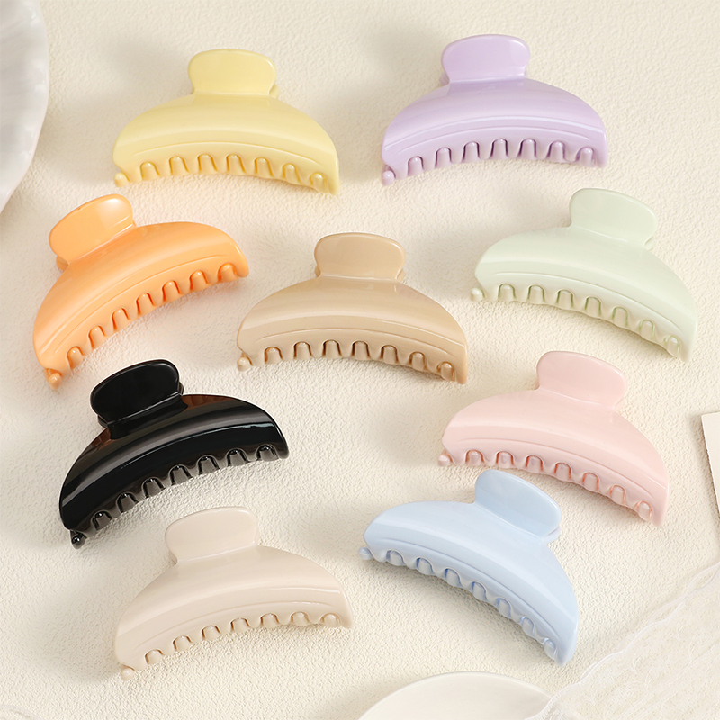Scalloped Injected Plastic Hair Claw Clip