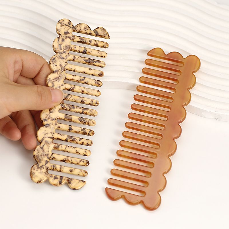 Neat Wavy Style Acetate Comb