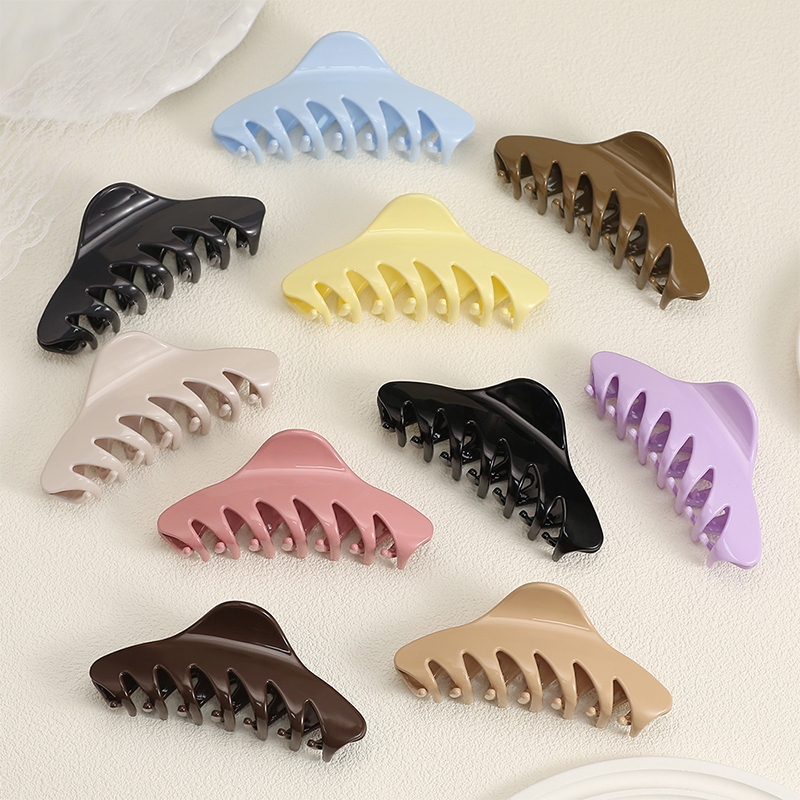 Helical Teeth Injected Plastic Hair Claw Clip