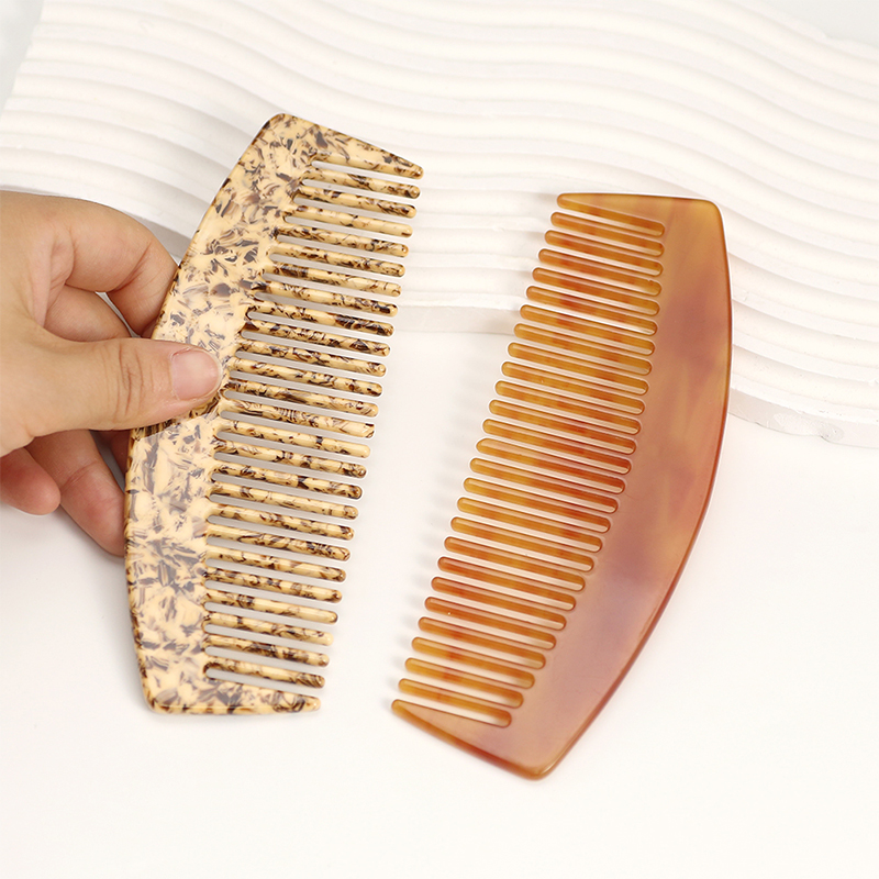 Symmetrical And Simple Acetate Comb