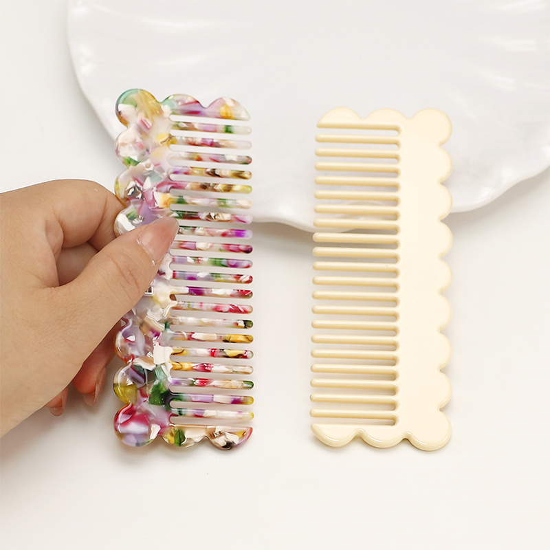 Plum Blossom Wavy Acetate Comb