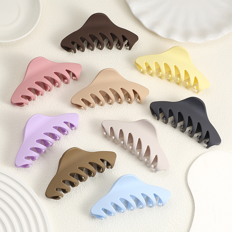 Helical Teeth Injected Plastic Hair Claw Clip