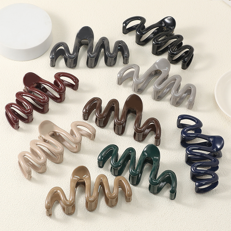 Curve Injected Plastic Hair Claw Clip