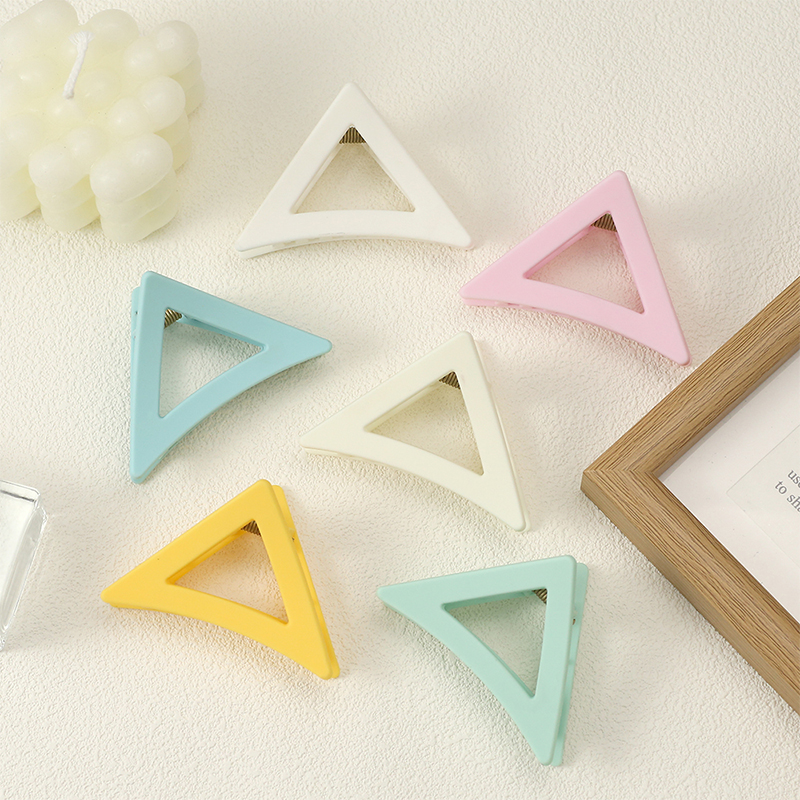 Triangular Hollow Eraser Injected Plastic Hair Claw Clip
