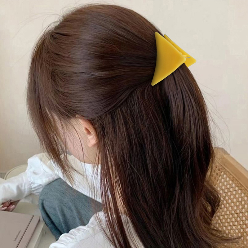 Plastic hair claw clip with triangular injection