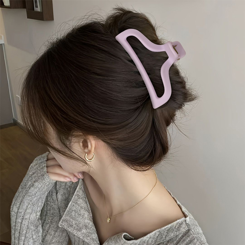 Fishtail Injected Plastic Hair Claw Clip