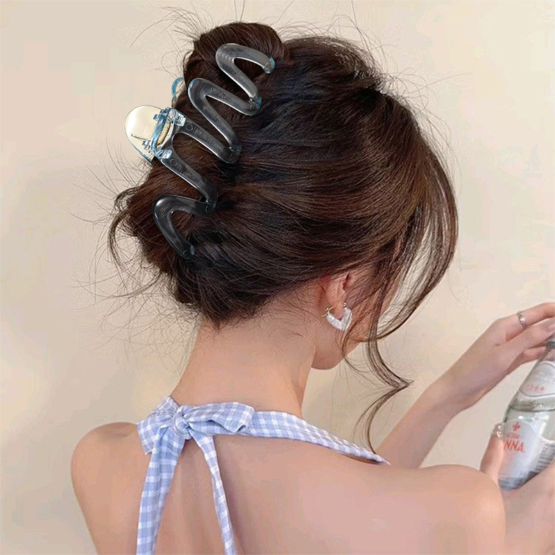 Curve Injected Plastic Hair Claw Clip