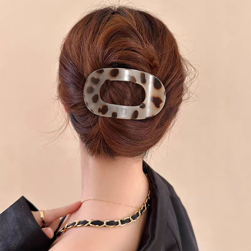 Injected plastic hair claw clip in the shape of a duckbill