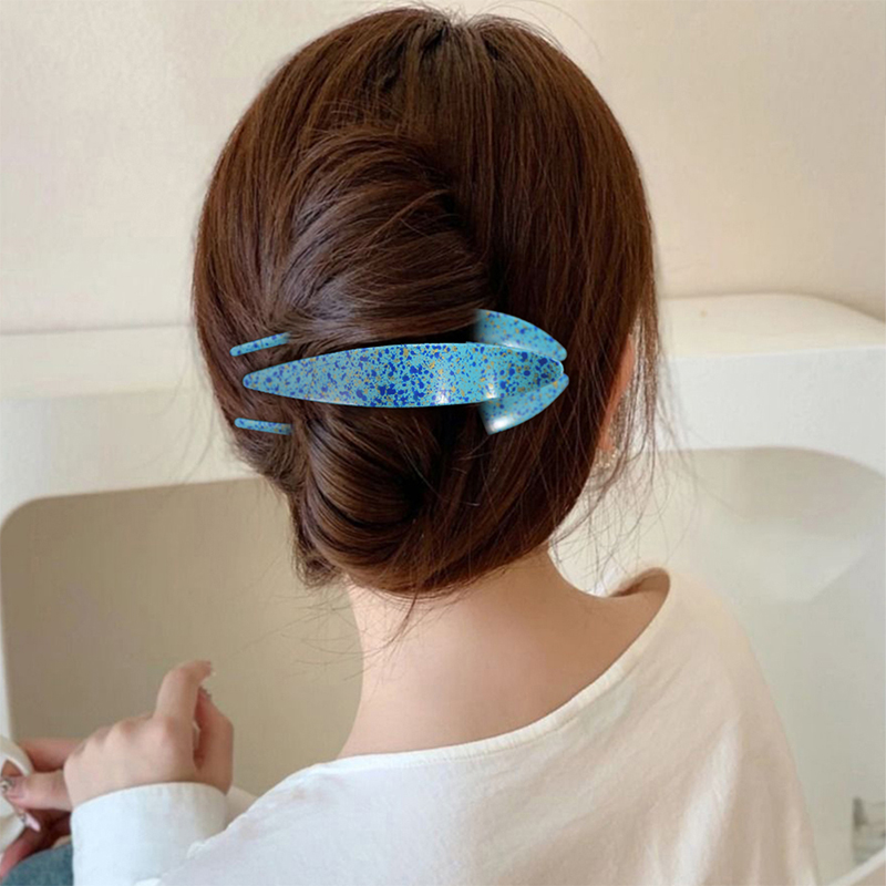 Dovetail clip with plastic clip for injected hair claw