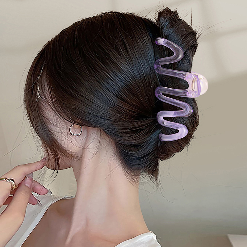 Curve Injected Plastic Hair Claw Clip