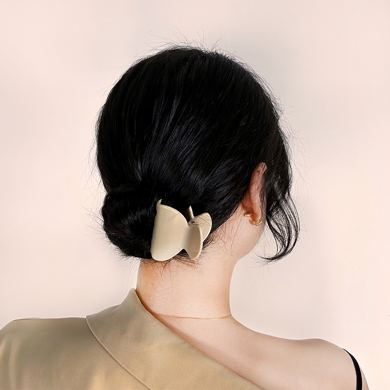 Semicircular Injected Plastic Hair Claw Clip